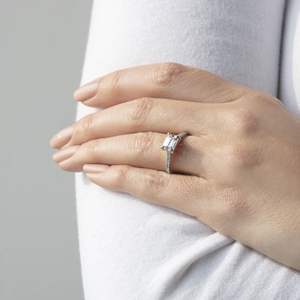 East West Antique Emerald Cut Moissanite Pave Ring para compromiso Aniversario Cumpleaños o uso nupcial - Product Image 4