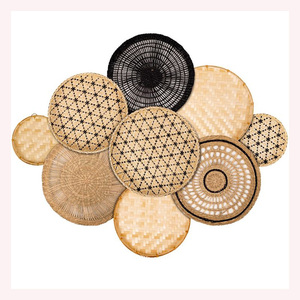 Tenture murale élégante en rotin et jonc de mer tissés à la main Conception artistique durable pour les intérieurs côtiers et bohèmes - Product Image 2