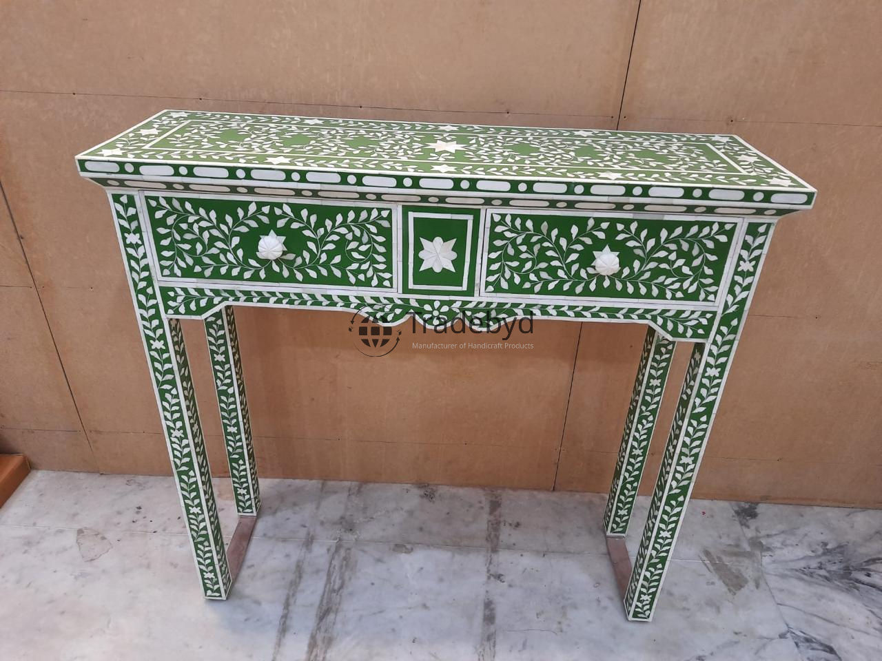 Available in different Colors