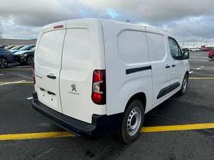 Peugeot Partner L3H1 d'occasion propre 2024, version intermédiaire-haut de gamme, 50 kW/h, AT, 136 ch - Product Image 2