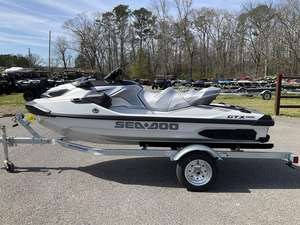 Nuevo Sea-Doo GTX Limited 325 Blanco Perla Premium 2026 - Product Image 2