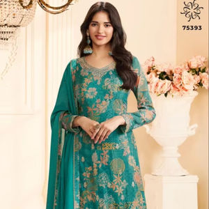 Vente en gros de vêtements indiens et pakistanais de la collection Salwar Kameez avec broderie chinoise et impression numérique de qualité supérieure - Product Image 1