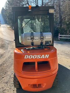 Montacargas Neumático Doosan Heli de 7000 lb, Ejes Dobles, Maquinaria Nueva, Talleres de Reparación, Motor Diésel, Motor de CA, Caja de Cambios, Mástil, 4x4 Todoterreno 6 - Product Image 4