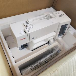 Máquina de Coser y Bordar Computarizada Janome Memory Craft 400e de Calidad - Product Image 5