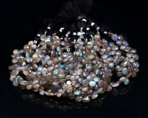 Vente en gros de perles briolettes en forme de cœur en labradorite naturelle pure avec des couleurs multicolores durables pour collier de bijoux faits à la main - Product Image 2