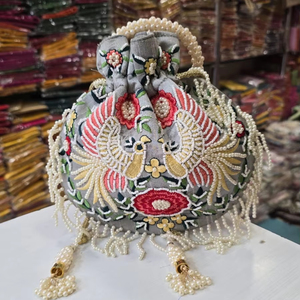 Top moderno indio granate terciopelo con bordado dorado hecho a mano mujer muñeca étnica Potli Batua bolsa para favores de boda regalos - Product Image 1