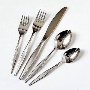 Juego de cubiertos de metal hechos a mano de lujo con asas elegantes para servir cenas formales y ocasiones especiales - Product Image 6