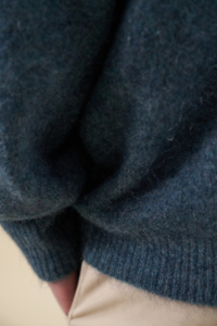 OEM/ODM tricots jacquard personnalisés pull pour hommes 100% coton bouton col en V pull tricoté avant couleurs personnalisées tailles de haute qualité - Product Image 6