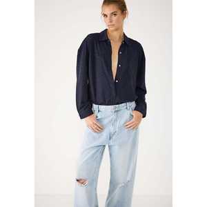 Blusa Casual con Adornos de Piedras, Logotipo Frontal y Mangas Tipo Cap - Product Image 1