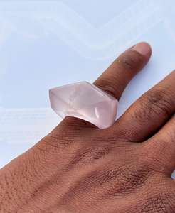 แหวนควอตซ์ทรงสามเหลี่ยมตัดรูปกุหลาบ - Product Image 6