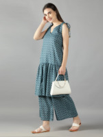 Estampado geométrico Kantha azul ópalo hombro y espalda atar Kurta acampanado con pantalones cortos Kurta conjunto de traje de pantalón de dos piezas para mujer