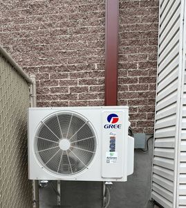 Aires Acondicionados Gree de 9000 Btu, 12000 Btu, 1.5 HP, 1 Tonelada, Inverter, Refrigeración, Split, Montaje en Pared, con Wifi - Product Image 2