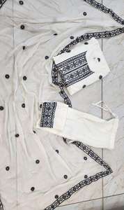 Ropa informal de moda india para mujer, Kurta larga bordada de Kutch de algodón con trabajo de espejo con borde de encaje Palazzo y Gota Dupatta - Product Image 5