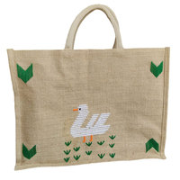 Sac fourre-tout en jute naturel brodé avec un motif cygne et des poignées courtes |   Sac de courses réutilisable écologique pour le transport quotidien