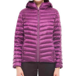 Veste matelassée élégante pour femme avec capuche et poches Vêtements d'hiver pour l'extérieur et les looks décontractés - Product Image 1