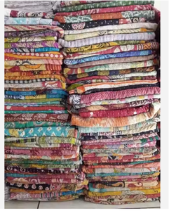 Edredón Kantha Reversible de Algodón Hecho a Mano de Bangladesh Edredones Kantha Estampados Vintage con Costura a Mano Lavable para Uso Hotelero - Product Image 3