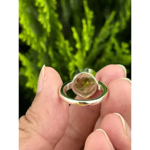 Bague Statement en Argent 925 avec Pierre de Soleil Naturelle, Sertie en Bezel, Coupe Géométrique, Bijou Fin pour Usage Quotidien - Product Image 5