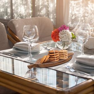 Plateaux décoratifs en forme de feuille en bois plateau de rangement rustique en bois pour collations Dessert thé Fruits pains nourriture - Product Image 2