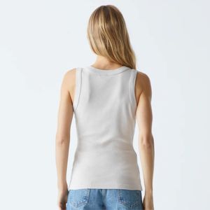 Débardeur Scoop léger et respirant pour les femmes actives-Parfait pour le yoga et les sports de plein air Matériau à séchage rapide - Product Image 3