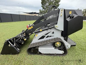 Minicargadora Compacta Dere.tte DRT450, la Más Vendida, Versátil, con Accesorio de Cabrestante Forestal - Product Image 4