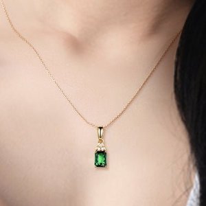 Collar con colgante de Esmeralda zambiana genuina radiante, diseño elegante de piedras preciosas de calidad Premium, joyería perfecta para ocasiones especiales - Product Image 3