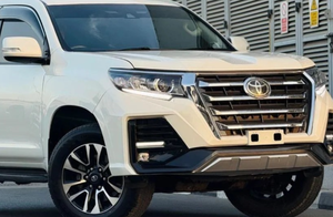 Toyota Land Cruiser Prado 2018 con Kit de Carrocería LIMGENE Instalado, Volante a la Derecha, Motor Diésel de 2.8L, Transmisión Automática, Encendido por Botón - Product Image 2