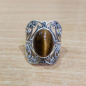 Bague décontractée vintage en œil de tigre (6,1 grammes) plaquée or, taille unique, avec incrustation élégante en forme de cœur et de coupe ovale, idée cadeau pour les amoureux des chats - Product Image 1