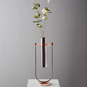 Urnas de metal antiguas elegantes hechas a mano, macetas y centros de mesa de metal decorativos para el hogar y eventos, jarrones de bambú y madera - Product Image 1