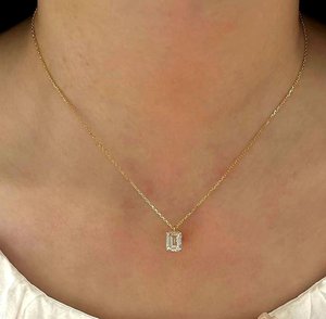 Pendentif en moissanite 3 carats, taille émeraude, argent sterling 925, pendentif solitaire, cadeau pour partenaire, fiançailles, mariage, cadeau étincelant - Product Image 1