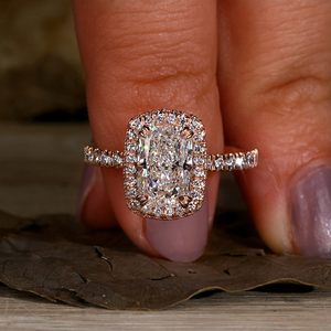 Anillos de Compromiso con Halo Oculto para Mujer - Diamante Cultivado en Laboratorio con Corte Cojín Alargado en Oro Amarillo Auténtico - Hecho a Mano por Diamondrensu - Product Image 6