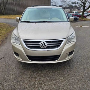 Volkswagen Routan SE 2009 d'occasion, conduite à gauche - Product Image 1