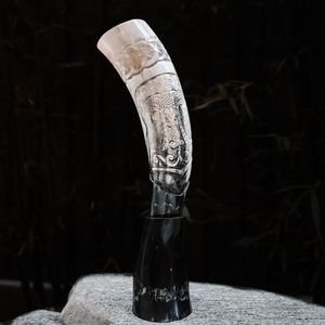 Taza de cerámica de cuerno vikingo festivo hecho a mano para hidromiel y cerveza para fiestas navideñas y alegrías navideñas - Product Image 5