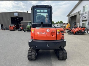 Nouvelle mini-excavatrice Kubota KX040-4 de 4 tonnes avec cabine, godet, brise-roche, pince et grappin. - Product Image 6