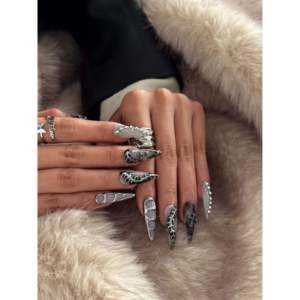 Obsidian Oath Press on Nail Unique et élégant - Product Image 2