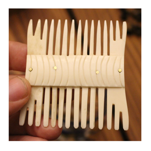 Peigne à cheveux élégant personnalisable, écologique et naturel en os de buffle et de chameau, avec logo et personnalisation de la taille - Product Image 4