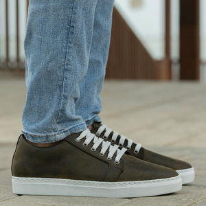 Vente en gros de baskets basses en cuir véritable olive pour hommes, chaussures habillées décontractées de haute qualité de marque OEM - Product Image 3