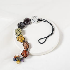 Pendentif en pierres naturelles 7 chakras avec pompon pour la décoration de la maison et de la voiture, fait main, forme irrégulière - Product Image 1