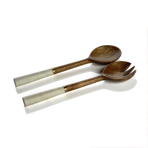 Ensemble de deux serveurs à salade en bois d'acacia naturel Henrietta, faits à la main, écologiques, de luxe, personnalisés, pour la cuisine à domicile - Product Image 2