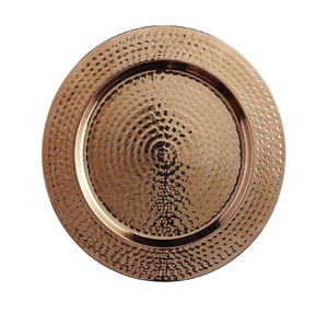 Fournisseur indien de plaques de chargement en métal, bordure de chaîne ronde, faite à la main, sous-assiette fantaisie, meilleure vente de plateau de service de styliste - Product Image 6