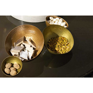Ensemble de bols décoratifs en métal bronze martelé de quatre finitions texturées artisanales pour table à manger, pièce maîtresse de cuisine, décor de table - Product Image 3