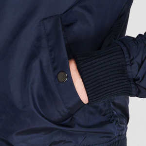 Chaqueta Bomber deportiva de invierno personalizada, abrigo estampado de talla grande, logotipo frontal bordado de lona 100%, servicio OEM de alta calidad para hombres - Product Image 5