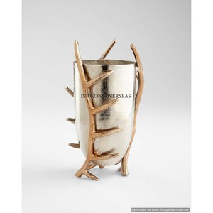 Petit vase à fleurs en métal robuste et poli brillant avec finition couleur argent à texture martelée avec motif de feuilles plaquées or - Product Image 6