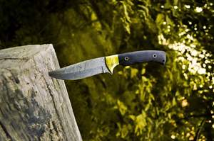 Couteau de survie extérieur en acier damassé fait à la main avec gaine en cuir Lame de réparation supportée par OEM pour la chasse Camping Style Cowboy - Product Image 3