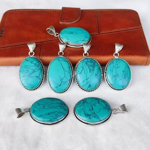 Top Turquoise Gemstone Cabochon Naturel Lâche Gemstone Lunette Pyramide Pendentif Argent Plaqué Vintage Christian Mode En Gros - Product Image 1