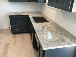 Losa de granito blanco colonial de alta calidad, suelo de cocina de origen indio del Sur duradero y forma de azulejo para uso doméstico - Product Image 4