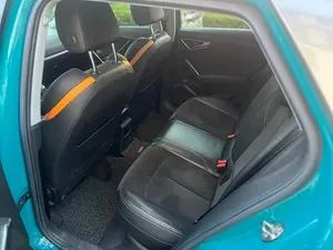 NEAT 2022, Q2 L e-tron I Facelift, Bajo kilometraje, Transmisión automática, Techo solar panorámico, Luces LED, Luces diurnas LED - Product Image 6