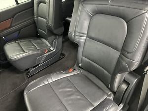 รถ SUV ปี 2024 Infinite Black Metallic Clearcoat L - Navigator Reserve 4WD 3.5L V6 440 แรงม้า 7 ที่นั่ง สภาพดี ราคาคุ้มค่า - Product Image 4