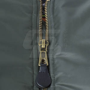 แจ็กเก็ตบอมเบอร์ผ้าซาตินระดับพรีเมียมของผู้ชายเสื้อแจ็กเก็ตผ้าโพลีเอสเตอร์ประกายแวววาวสไตล์สตรีทแบบปักลายโลโก้แบบไม่ทอ - Product Image 3