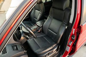 รถยนต์มือสอง BMW X5 3.0i ปี 2005 สีแดงอิโมลา ไม่มีราคาขั้นต่ำ เกียร์ธรรมดา 6 สปีด ระบบขับเคลื่อนสี่ล้อ พร้อมแพ็คเกจพรีเมียม - Product Image 5