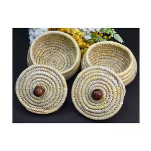 Panier d'herbe Sabai tissé à la main avec tissage artisanal durable pour le rangement décoratif et les intérieurs modernes durables écologiques - Product Image 5